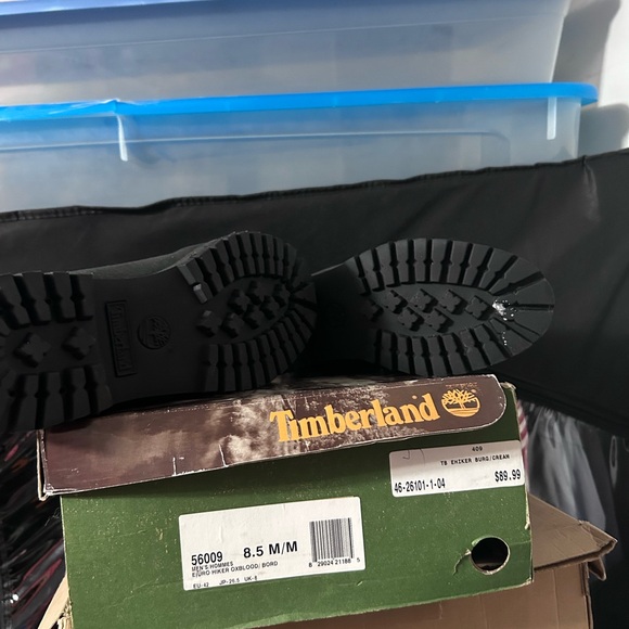 Timberland Men's black suede Boots Sz 8.5      Ole school ,like new - Picture 2 of 2